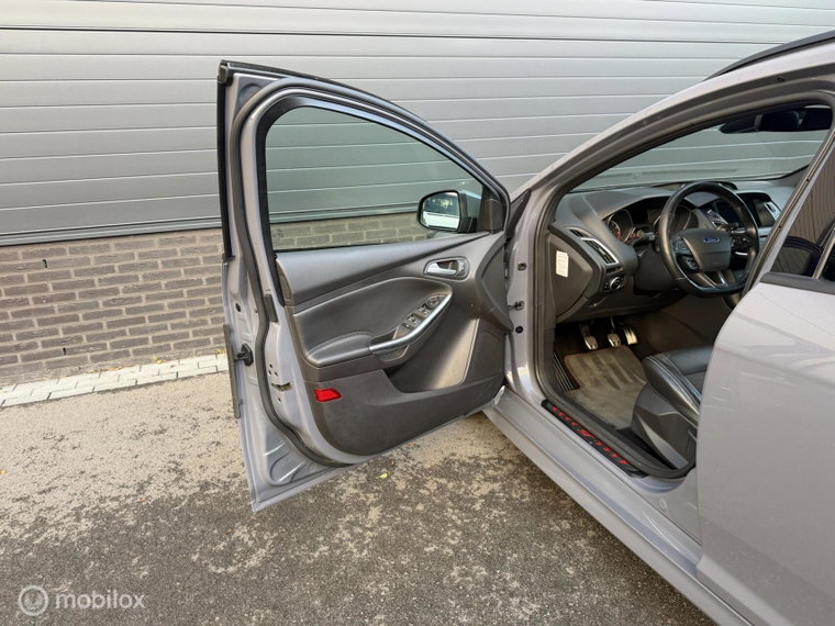 Vehicle Image 32