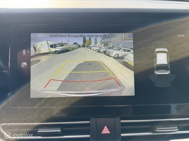 Vehicle Image 32