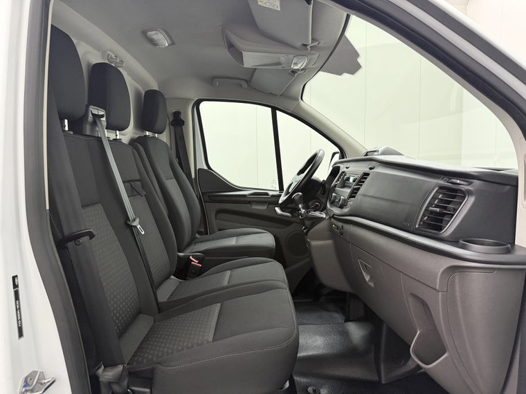 Vehicle Image 25