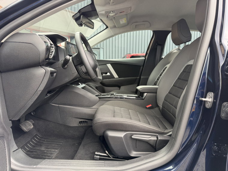 Vehicle Image 38