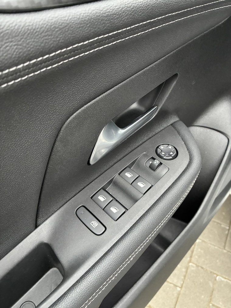 Vehicle Image 28