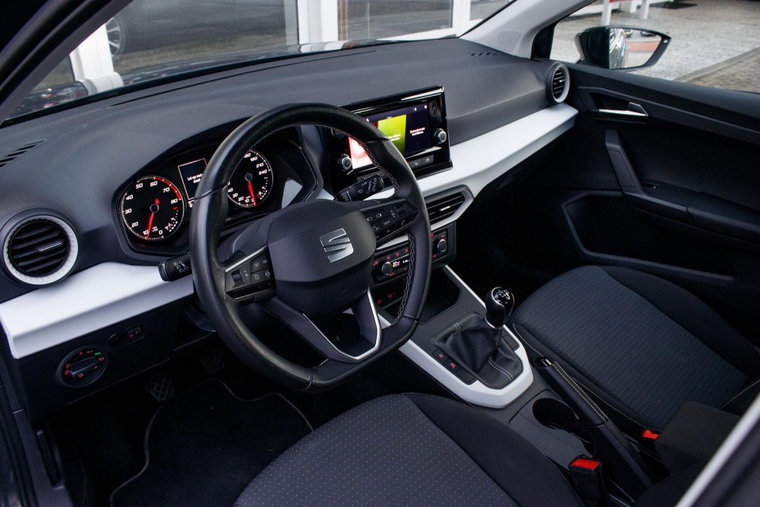 Vehicle Image 8