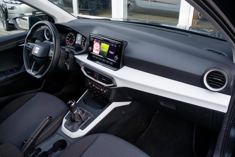 Vehicle Image 9