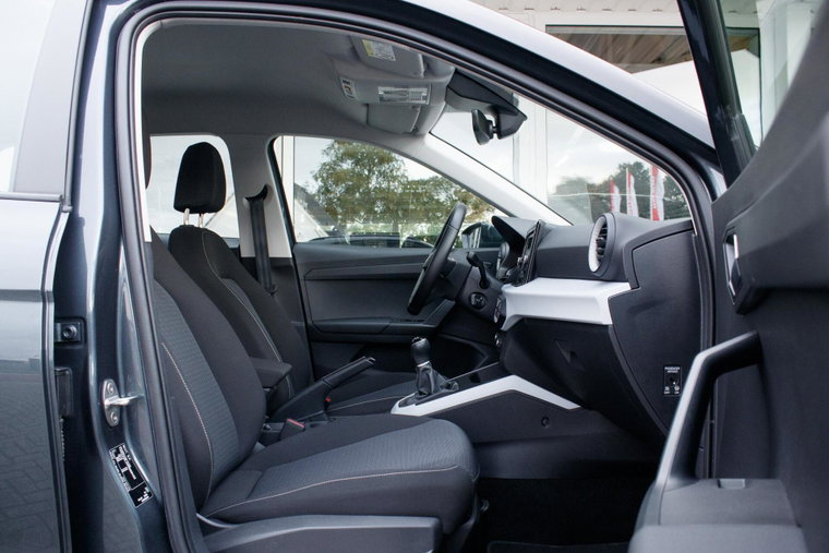Vehicle Image 11