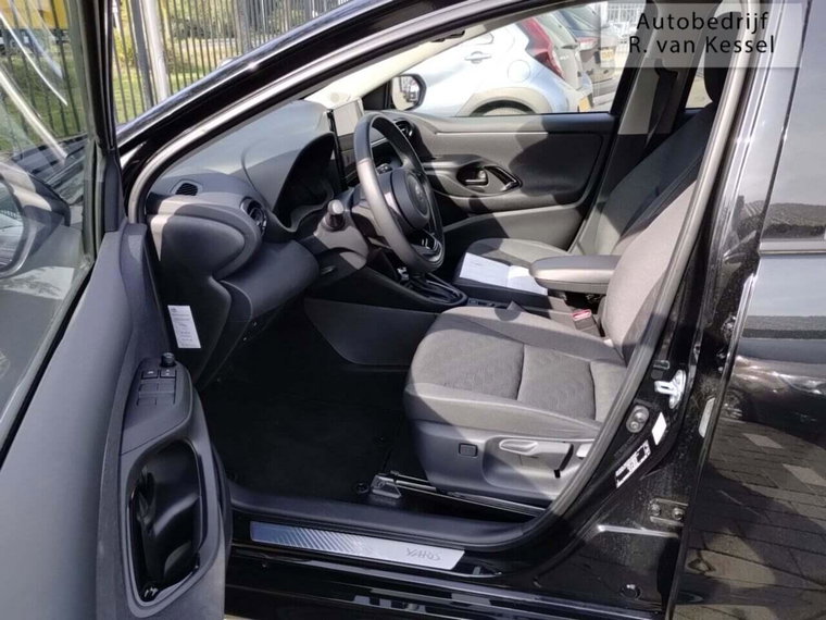 Vehicle Image 9