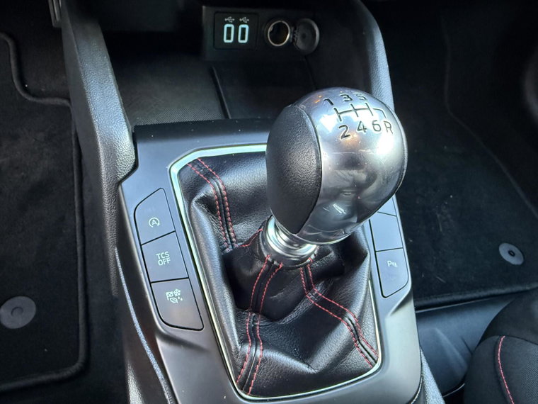 Vehicle Image 25