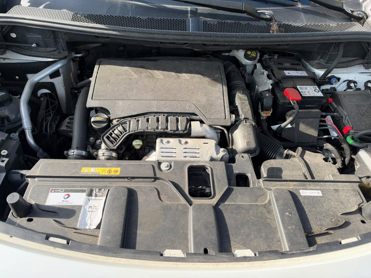 Vehicle Image 25