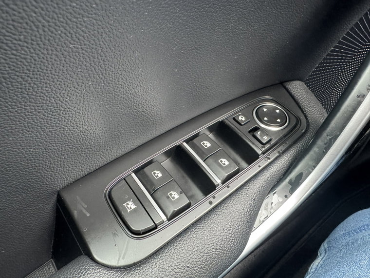 Vehicle Image 26