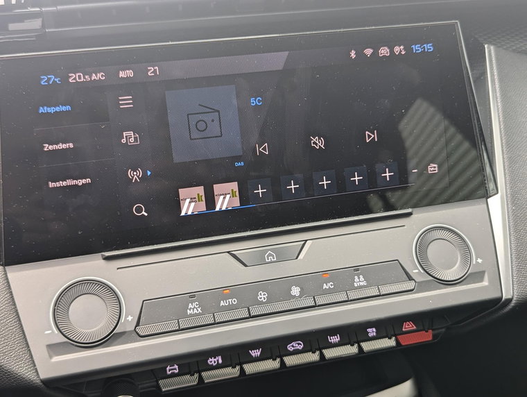 Vehicle Image 25