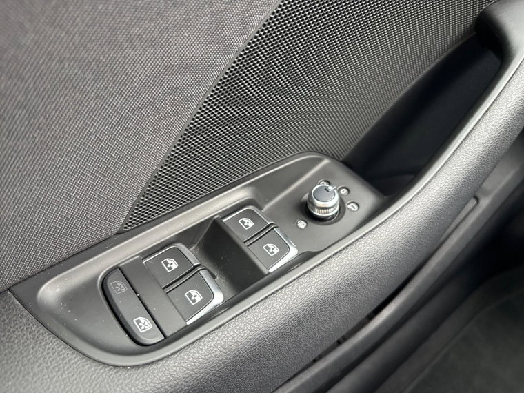 Vehicle Image 26