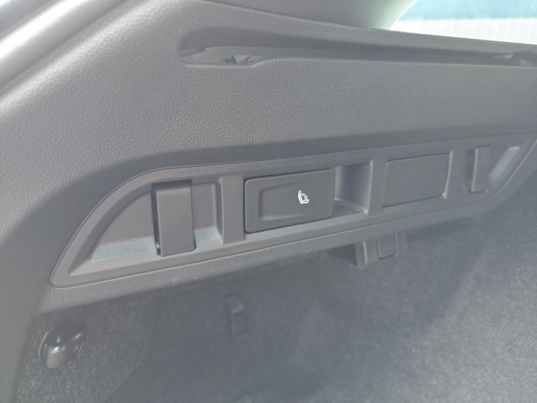 Vehicle Image 40