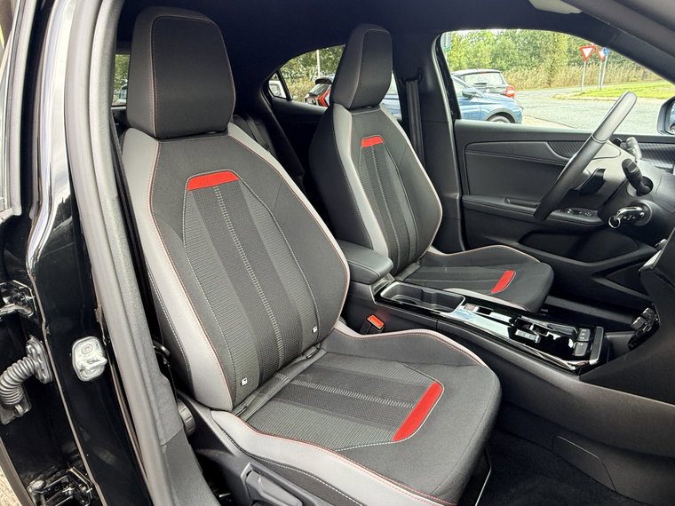 Vehicle Image 32