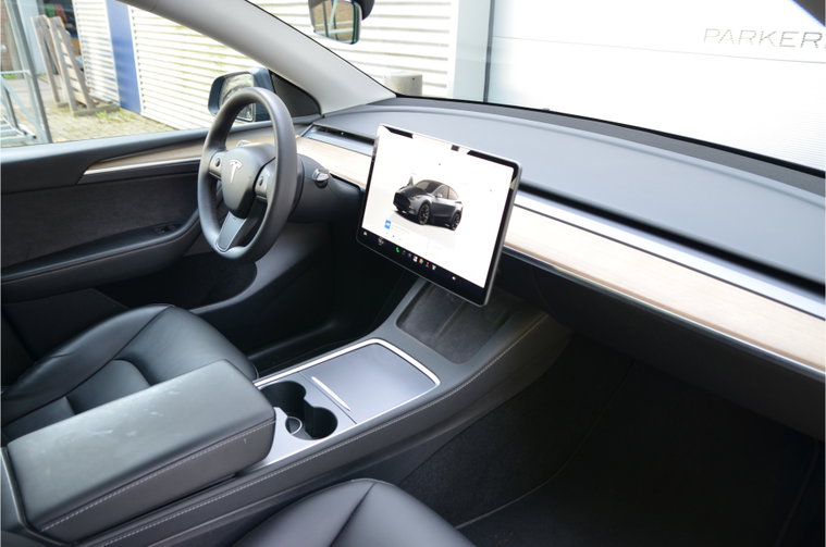 Vehicle Image 11