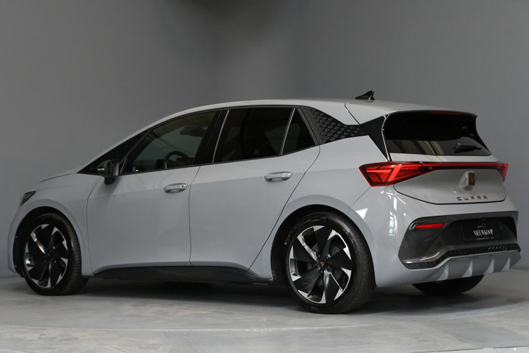 Vehicle Image 8