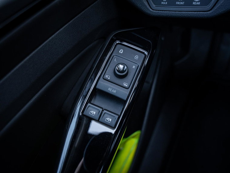 Vehicle Image 38