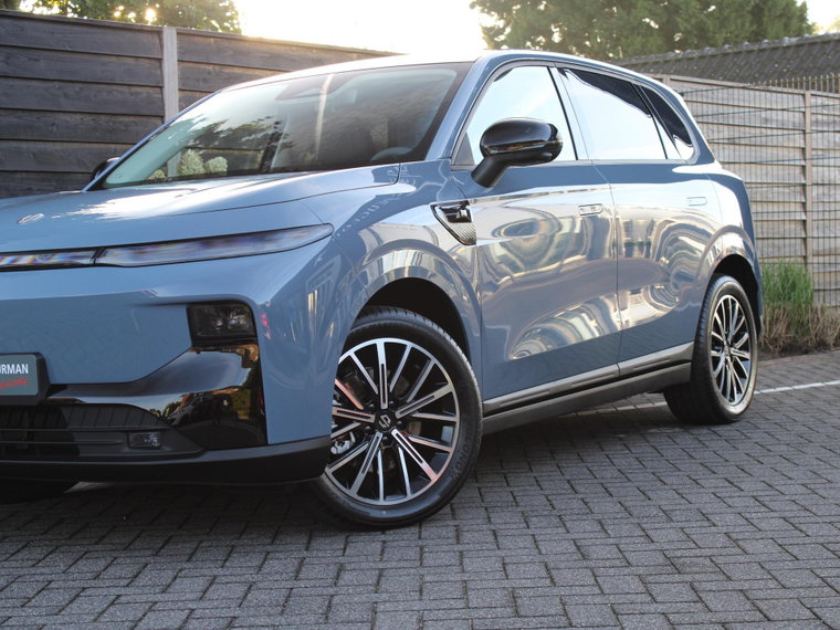 Vehicle Image 4