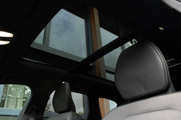 Vehicle Image 32