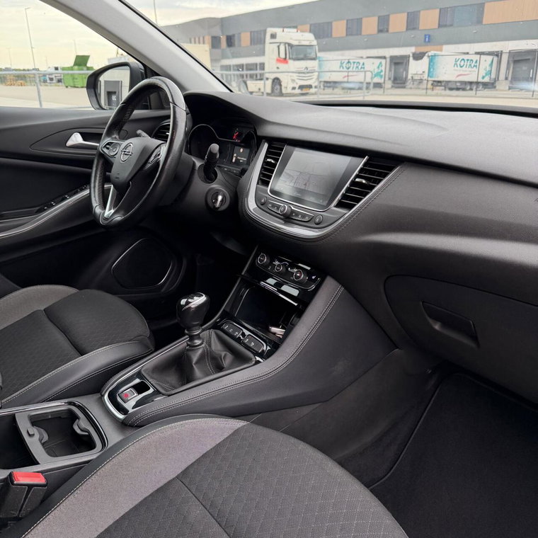 Vehicle Image 9