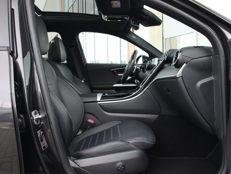 Vehicle Image 35