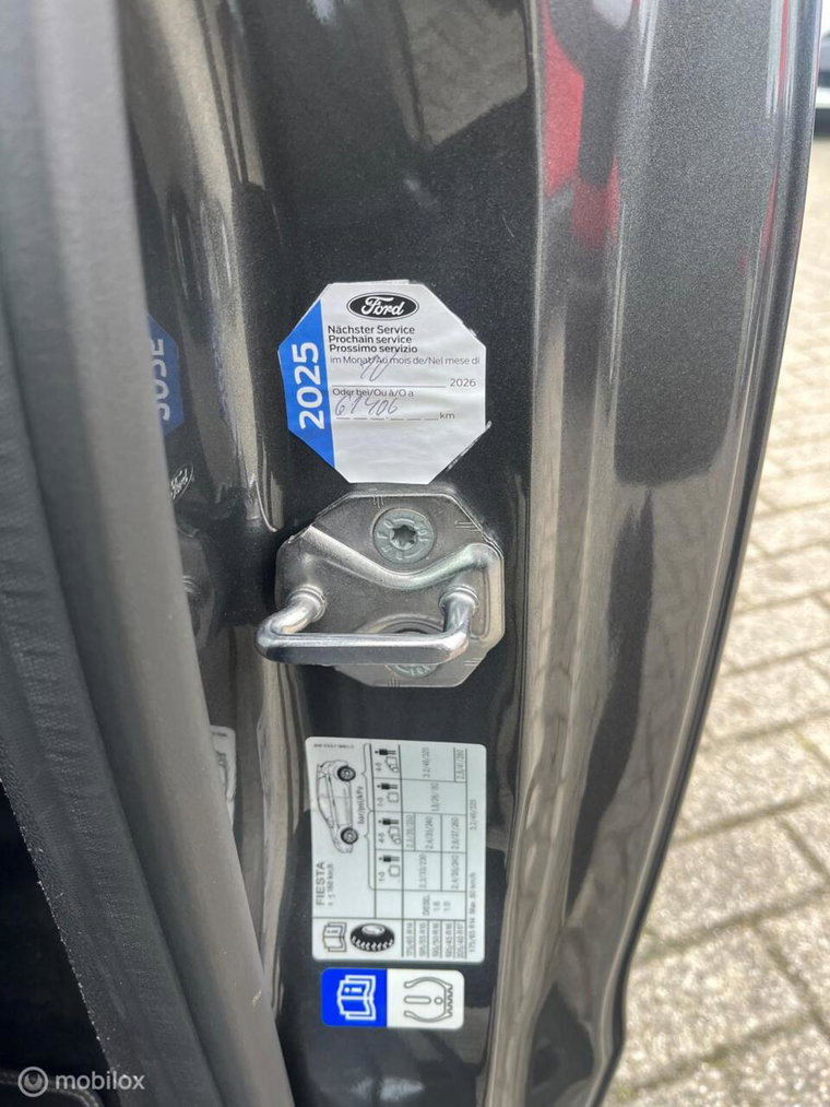 Vehicle Image 22