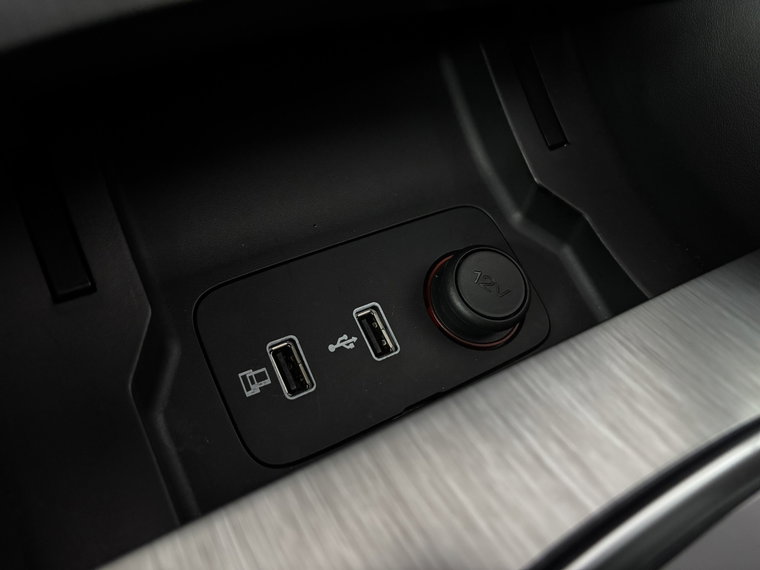 Vehicle Image 25