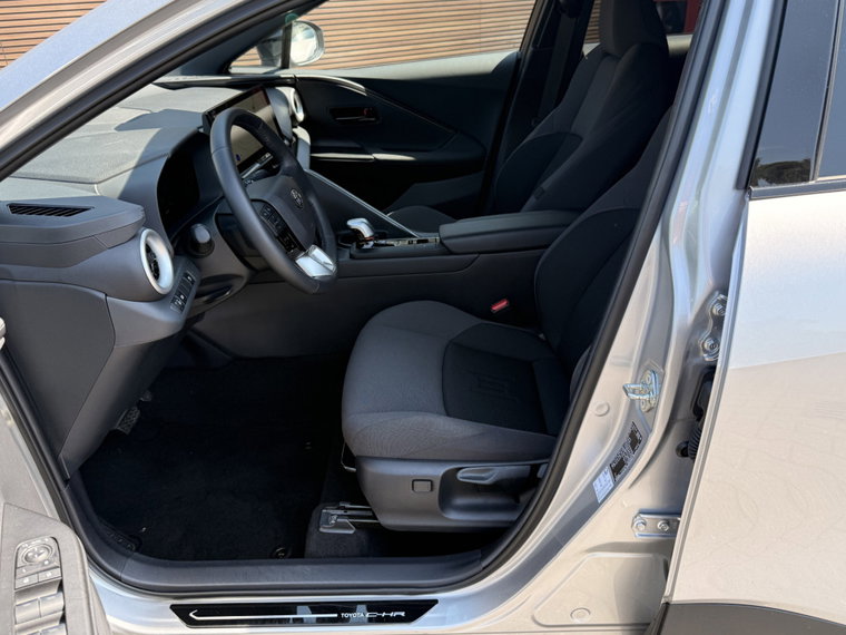 Vehicle Image 16