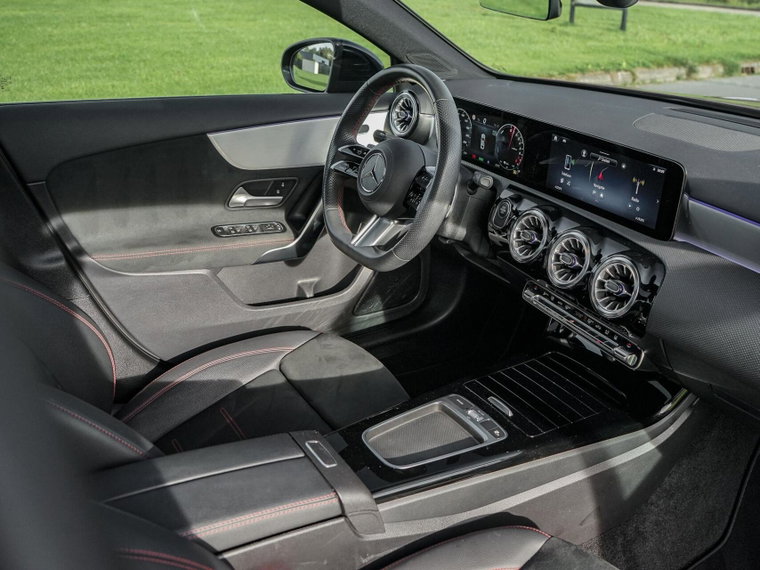 Vehicle Image 30