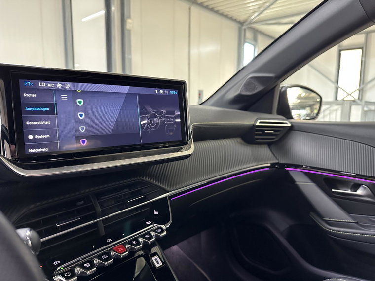 Vehicle Image 25