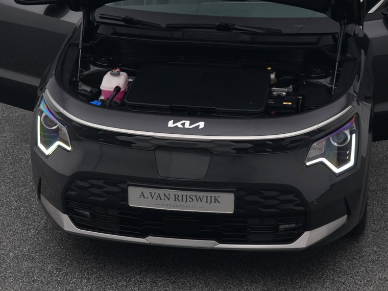 Vehicle Image 32
