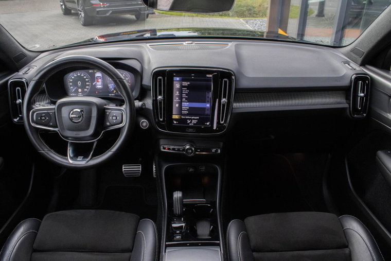 Vehicle Image 16