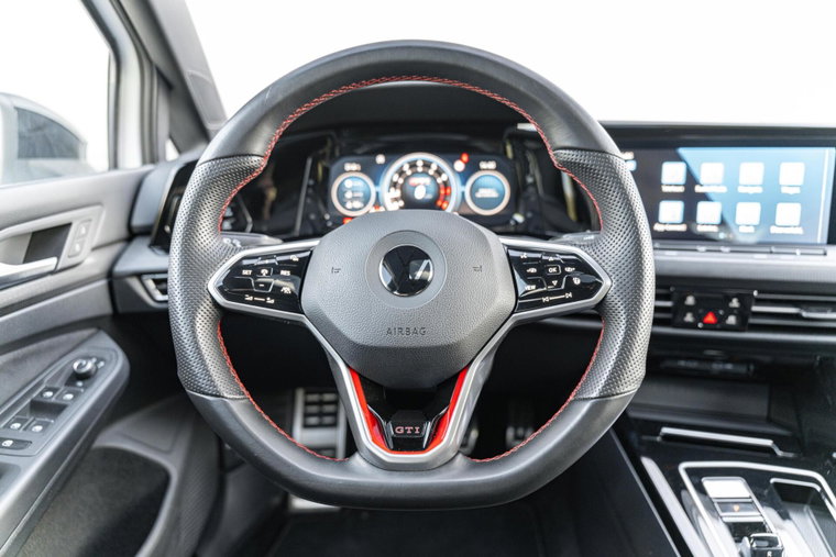 Vehicle Image 25
