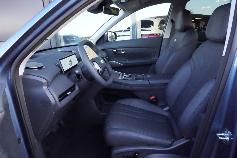 Vehicle Image 10