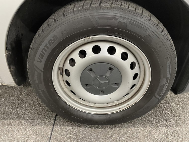 Vehicle Image 32