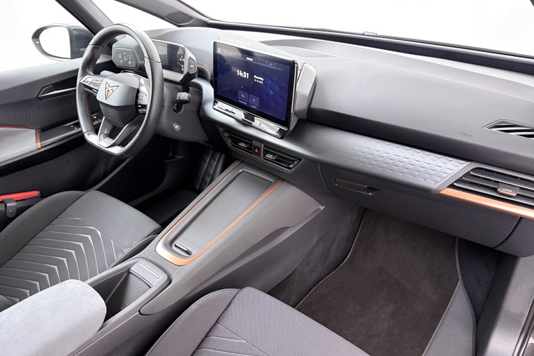 Vehicle Image 16