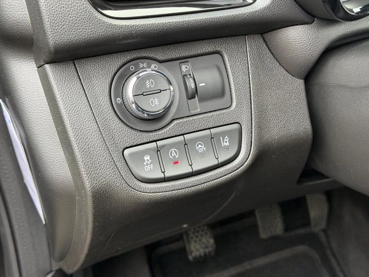 Vehicle Image 28