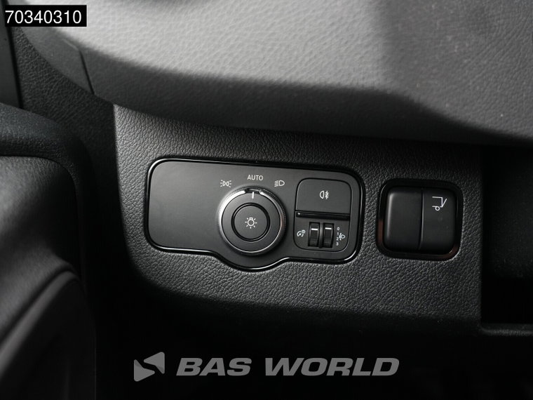 Vehicle Image 40