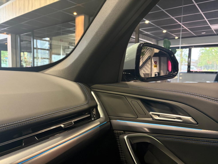 Vehicle Image 37