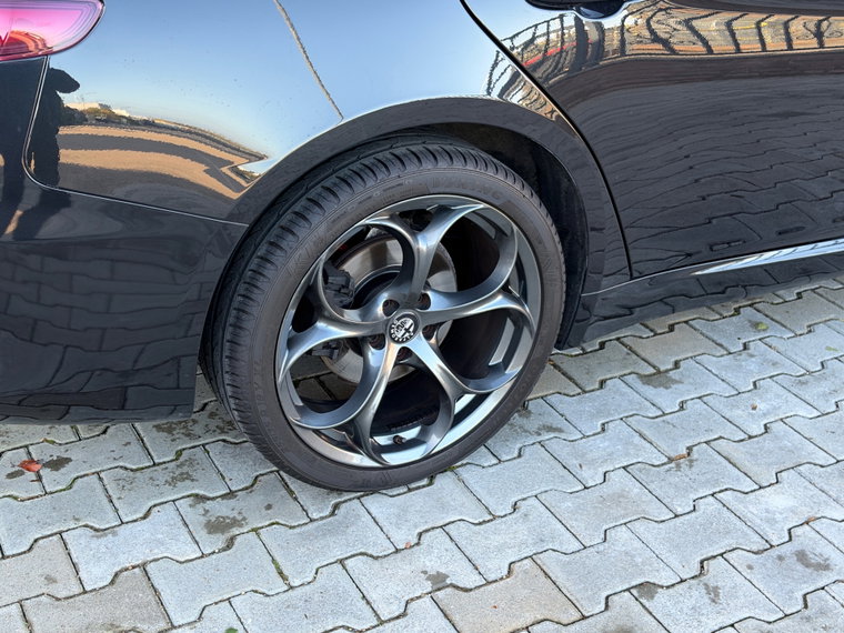 Vehicle Image 27