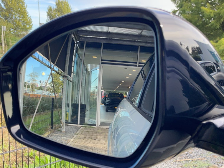 Vehicle Image 28