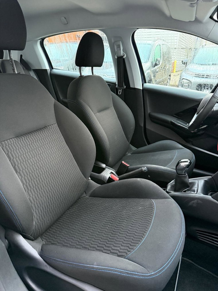 Vehicle Image 23