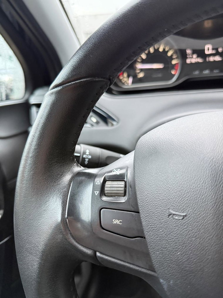 Vehicle Image 37