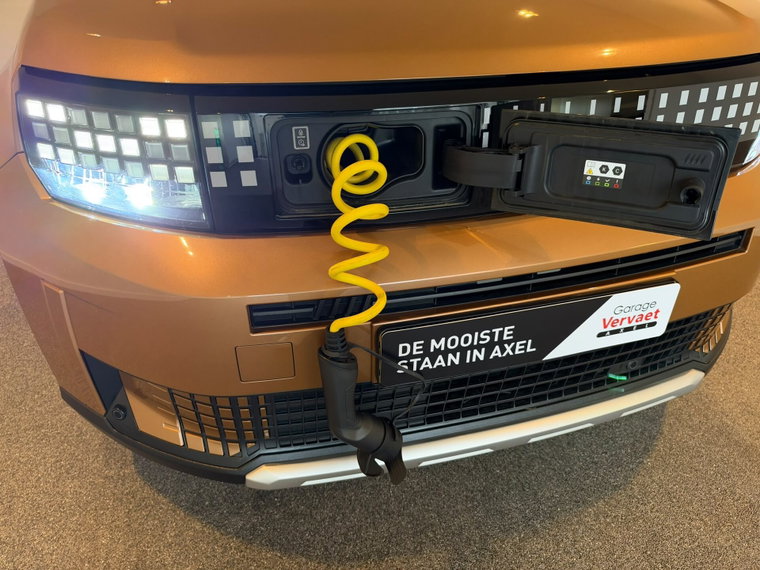 Vehicle Image 9