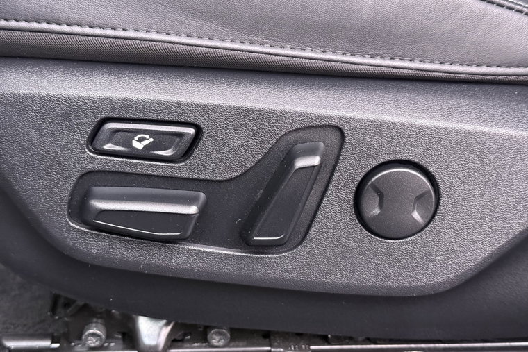 Vehicle Image 19