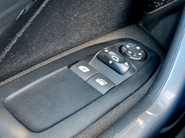 Vehicle Image 36