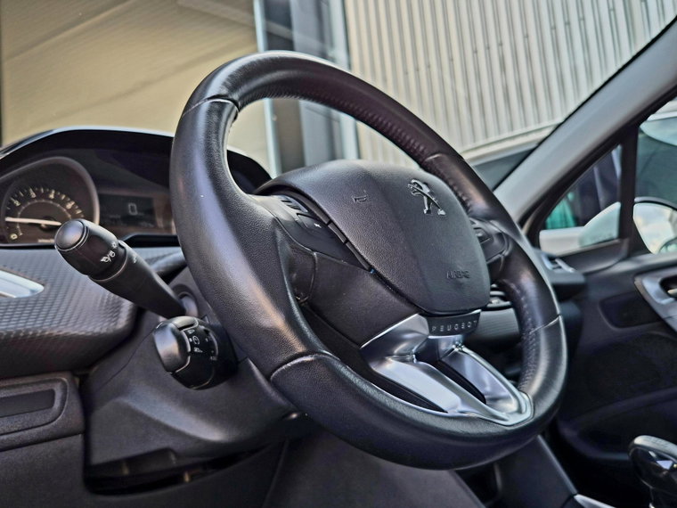 Vehicle Image 38
