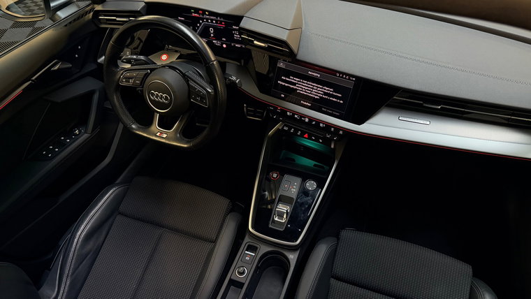 Vehicle Image 32