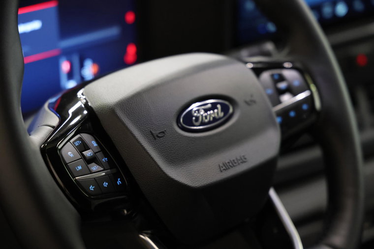 Vehicle Image 12