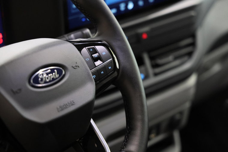 Vehicle Image 13