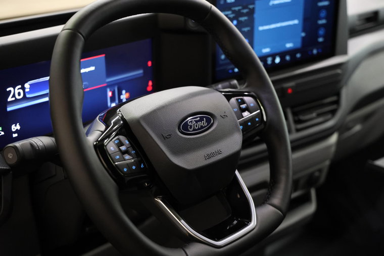 Vehicle Image 8