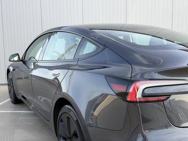 Vehicle Image 38